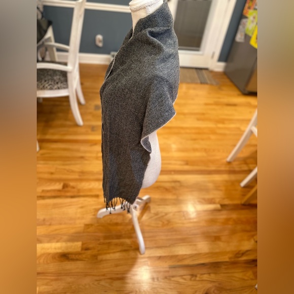 💜 5 for $25 or 3 for $18 Old Navy gray and black herringbone knit scarf … - Picture 2 of 7